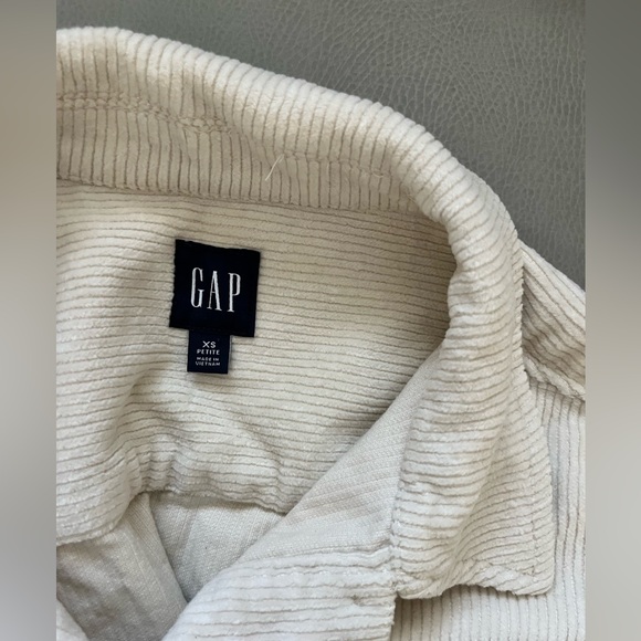 Gap corduroy button down overshirt - Picture 2 of 3